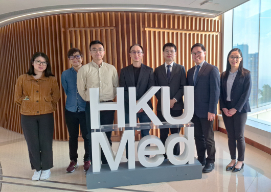 HKUMed research team develops world’s first AI model for thyroid cancer diagnosis, with over 90% accuracy and reduced consultation preparation time. The research was led by Professor Joseph Wu Tsz-kei (centre) and Dr Matrix Fung Man-him (third right).